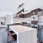 Golf Living - Terrace & City Views